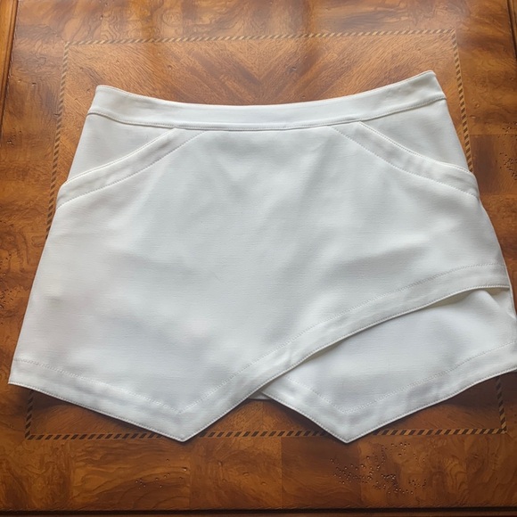 BCBG Max Azria off white Beckett asymmetric mini skirt size M - Picture 3 of 10